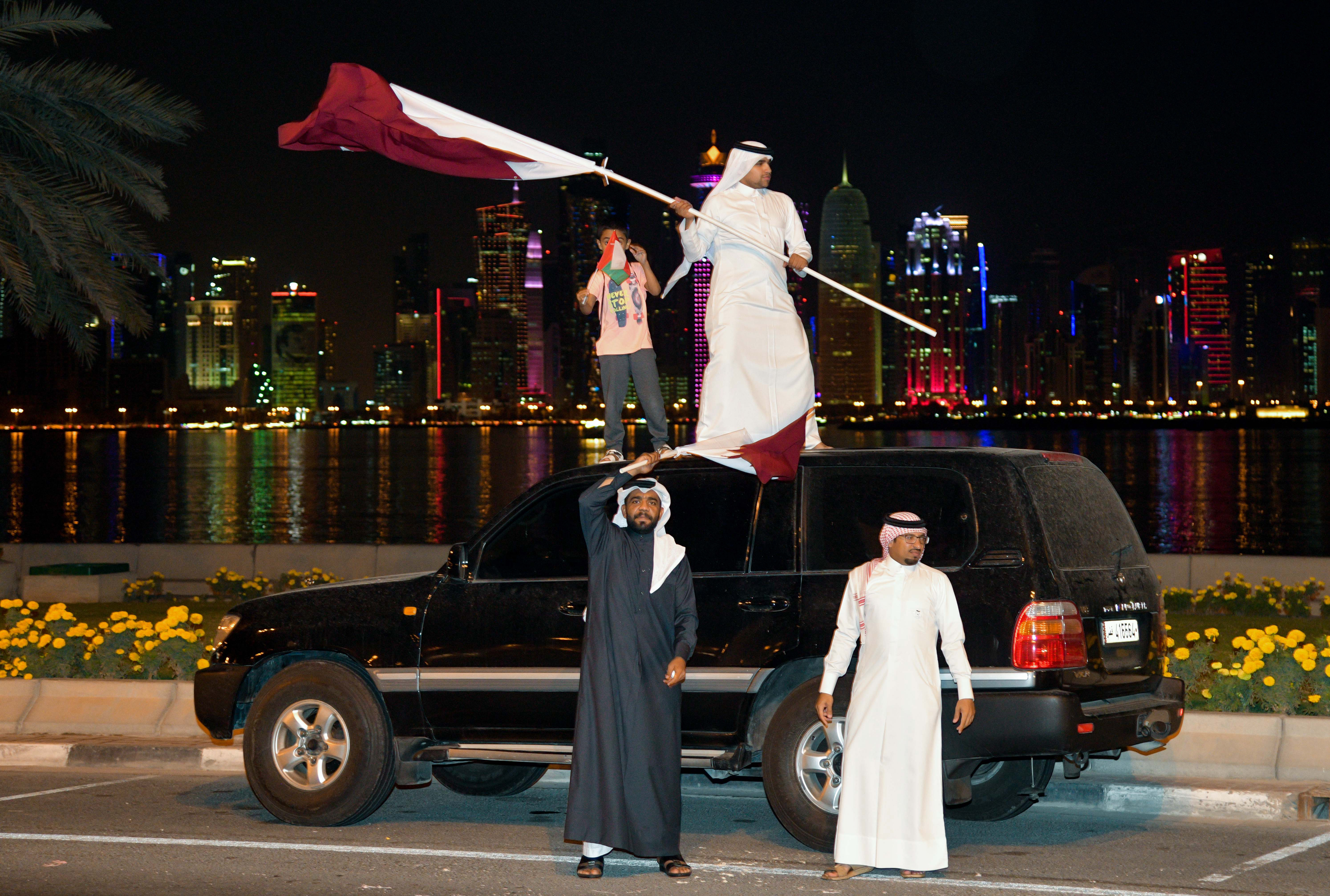 Suporterii naționalei de fotbal din Qatar au sărbătorit pe străzi câștigarea Cupei Asiei | GALERIE FOTO&VIDEO