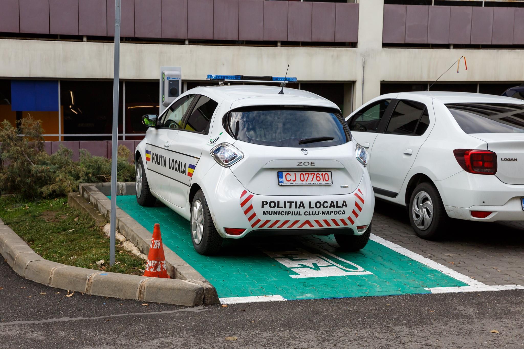 FOTO&VIDEO/ Premieră în România: Orașul în care polițiștii patrulează cu mașini electrice