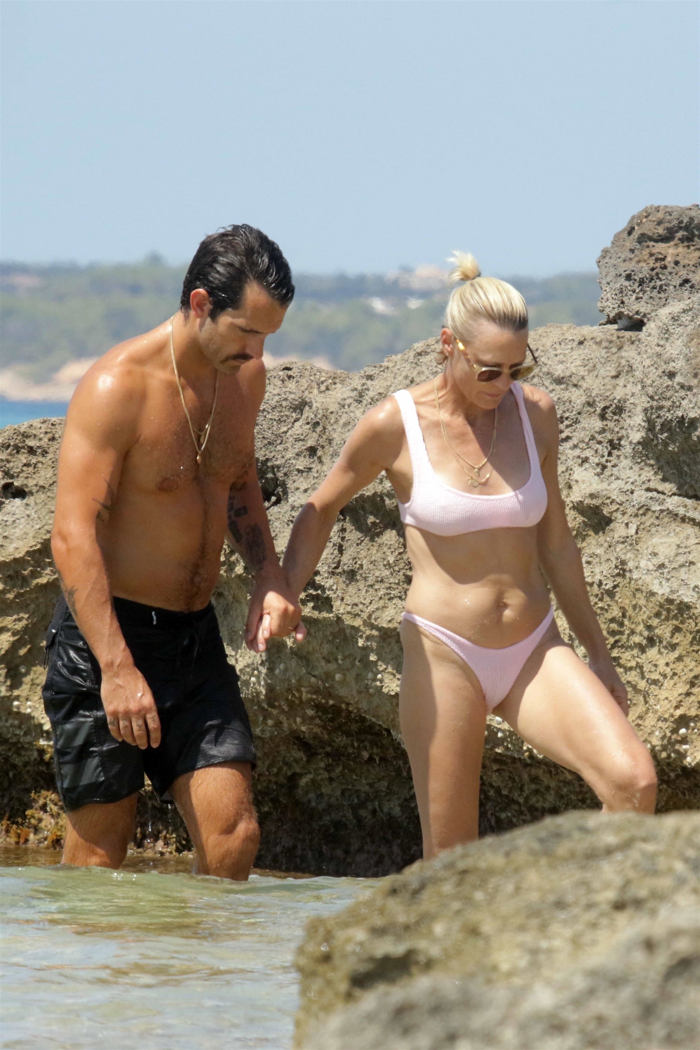 FOTO | Robin Wright, vedeta din House of Cards, în costum de baie. Actrița încă face furori, la 52 de ani