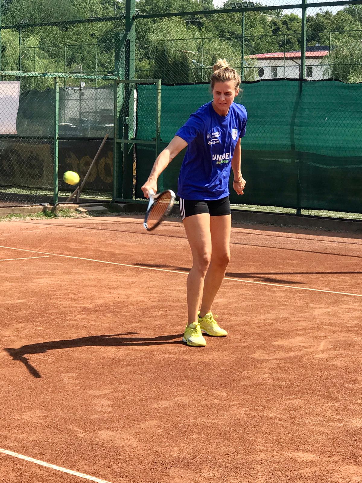 Martine Smeets, campioană mondială cu Olanda, s-a adaptat repede la CSM București. Meci de tenis inedit cu Linnea Torstensson