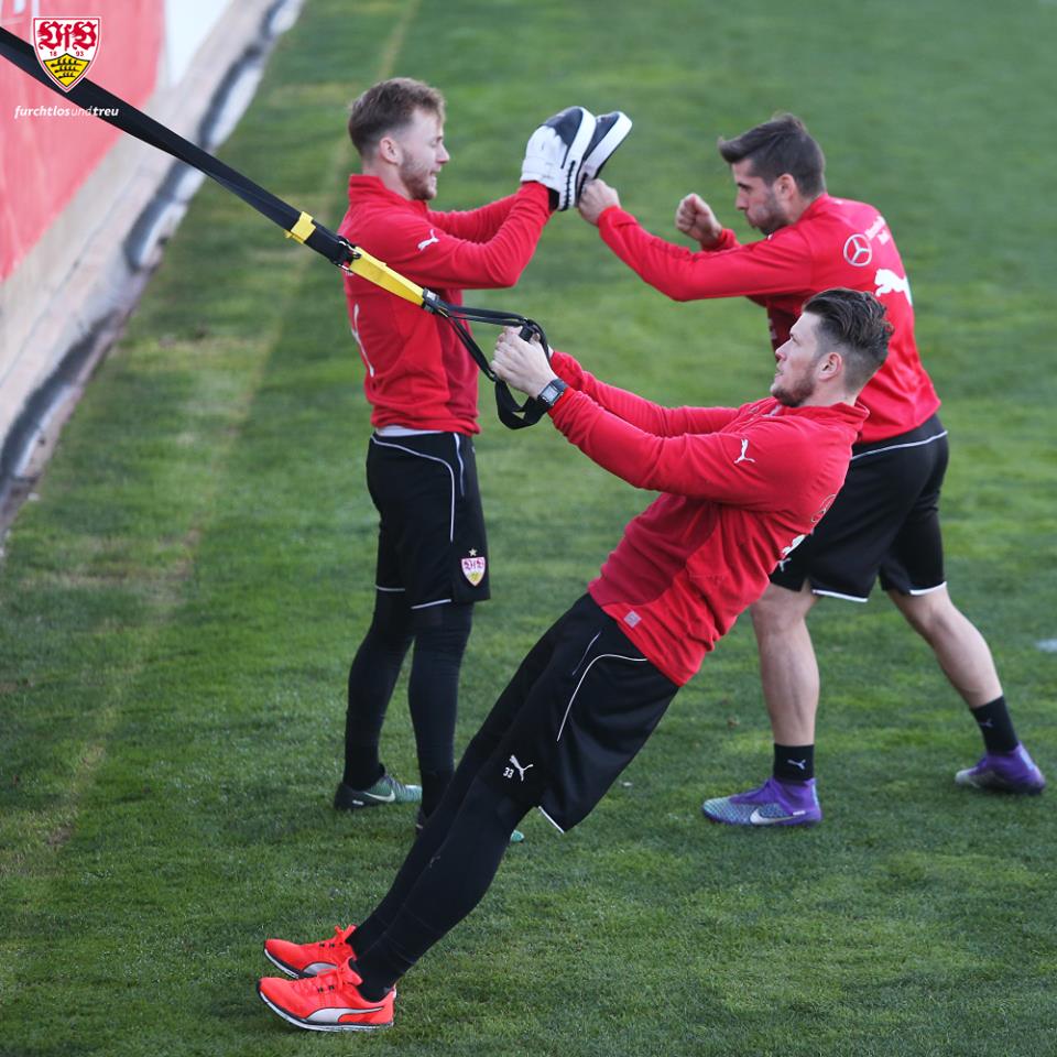 Alexandru Maxim face pe cameramanul în cantonamentul lui VfB Stuttgart. Tricolorul, titular în amicalul cu Duisburg | GALERIE FOTO
