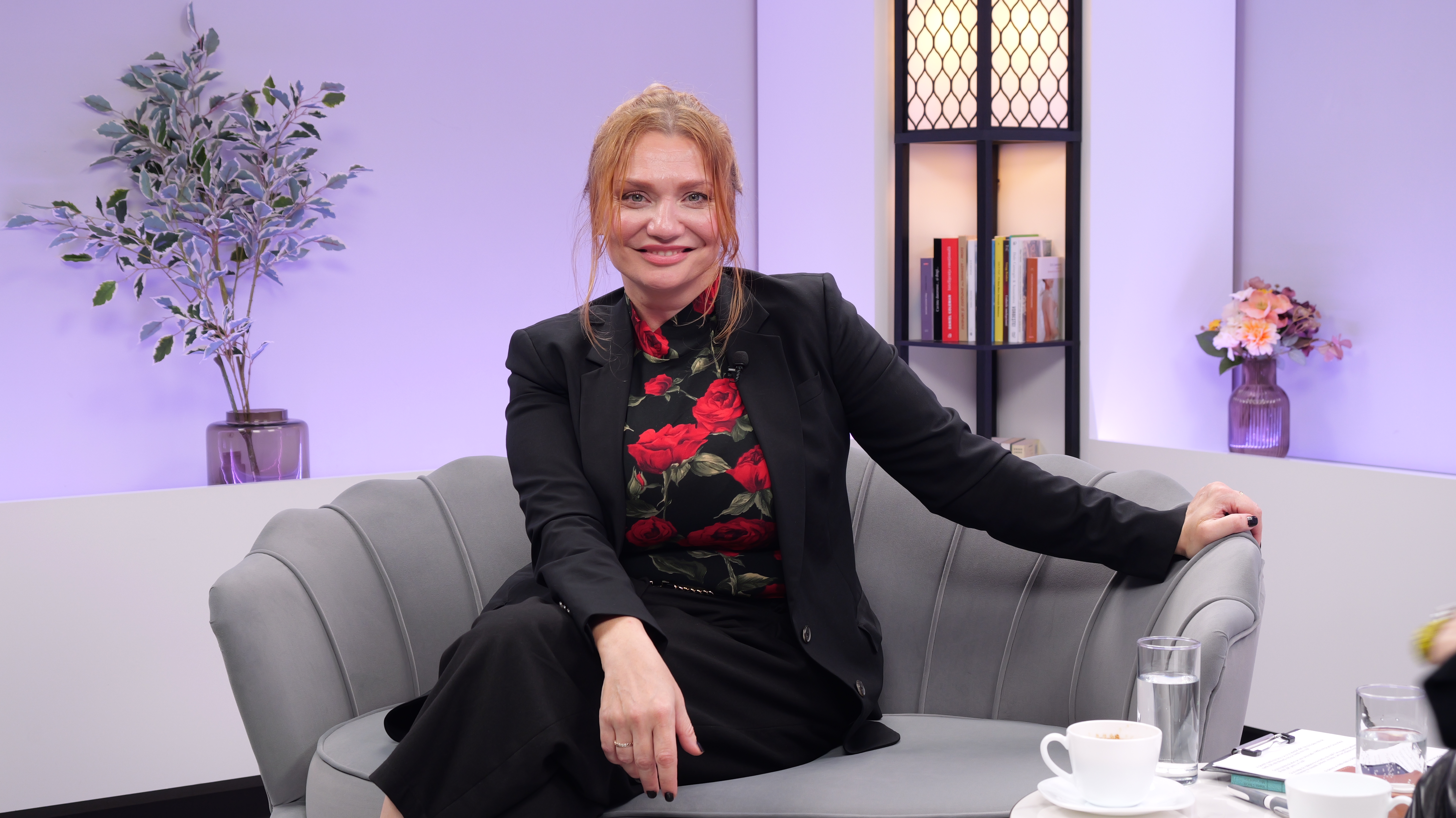 Cristina Cioran, dezvăluiri sincere la „Dincolo de copertă”. Cum se descurcă în rolul de mamă singură și cum găsește timp și de proiecte artistice: „Mi-am dorit dintotdeauna copii”