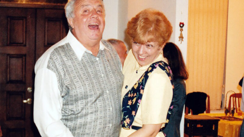 Cum a apărut soția lui Alexandru Arșinel la Teatrul de Revistă Constantin Tănase. Marinela, din scaunul cu rotile, și-a luat adio de la cel care i-a fost soț 54 de ani