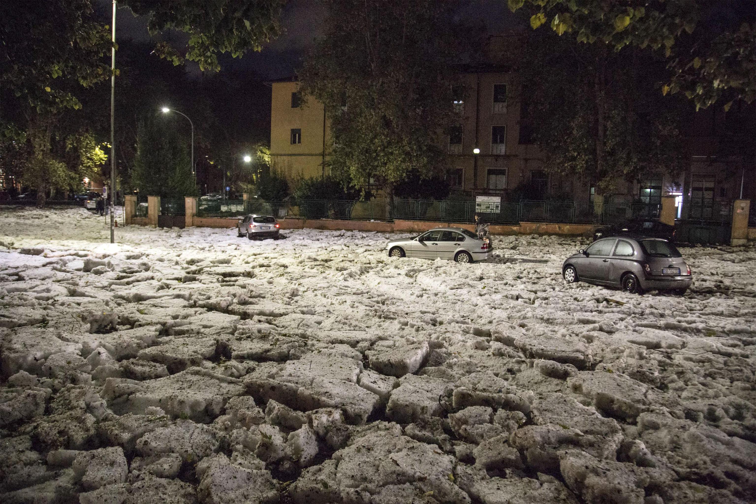 FOTO | Străzile din Roma, acoperite de gheață în urma unei furtuni violente. Imaginile fac înconjurul lumii