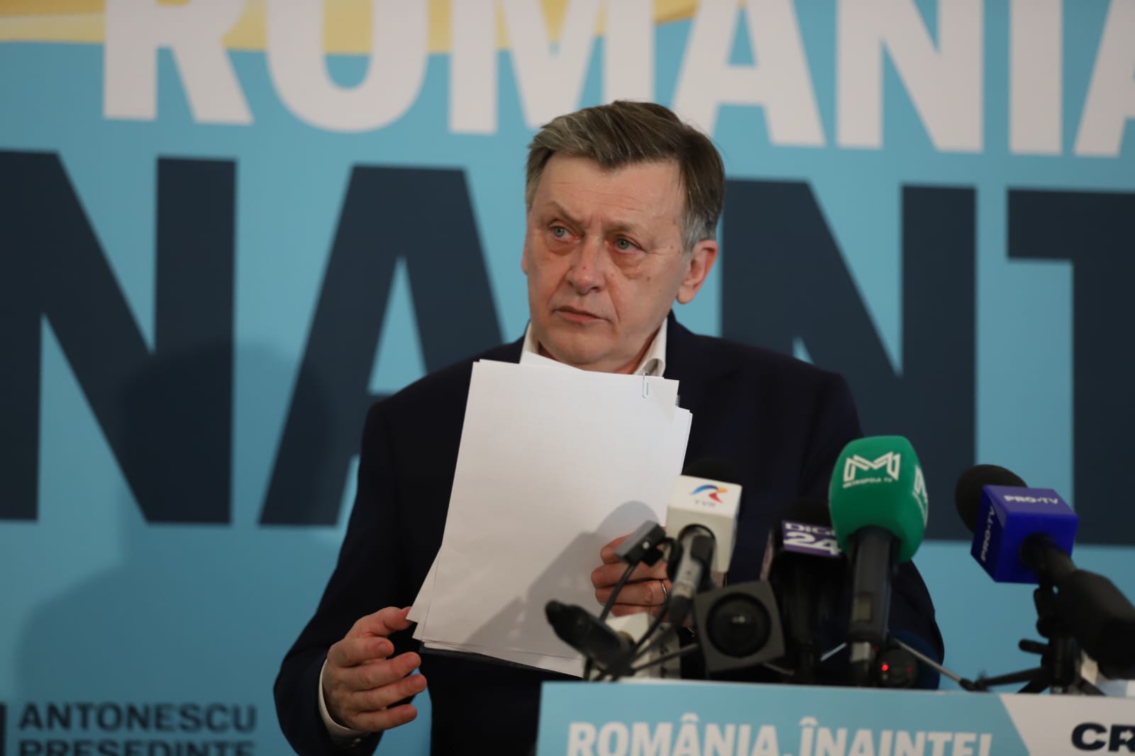 Cum arată declarația dată de Crin Antonescu la Securitate și ce a scris despre un prieten în 1988