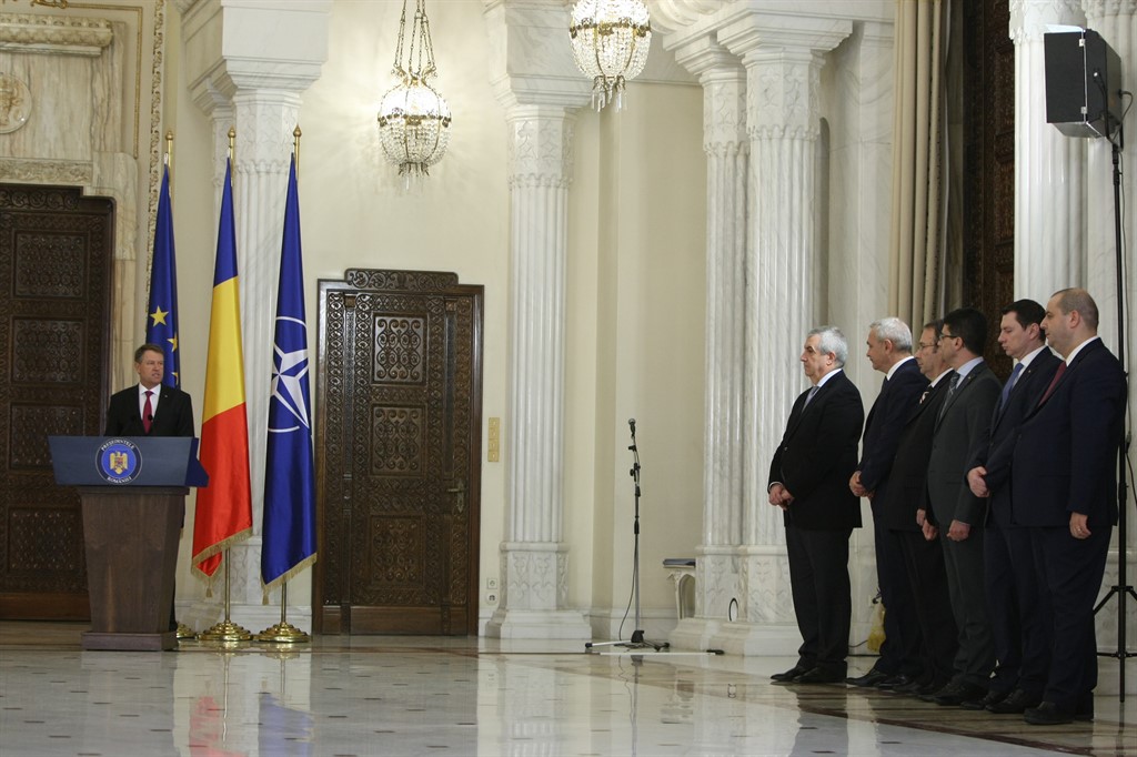 Cabinetul Grindeanu a depus jurământul; Iohannis, către Dragnea: Aflarăm de la televizor că sunteți singurul care cunoaște programul de guvernare: Învățați-i și pe ei! / GALERIE FOTO