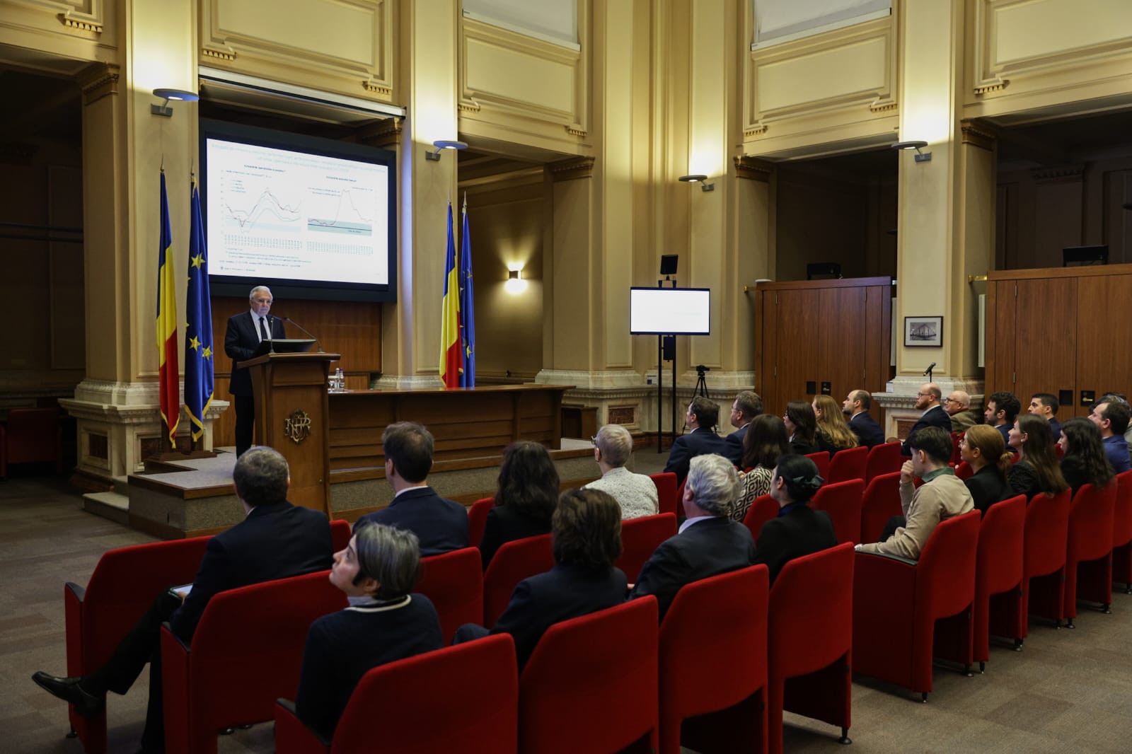 Mugur Isărescu, despre „ordonanța trenuleț”: Dacă nu era adoptată, „deficitul se ducea spre 10%”