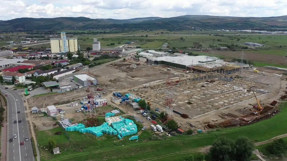 Deschiderea noului mall din Alba Iulia, amânată cu aproape un an. Cel mai mare centru comercial din județ urma să fie finalizat până în decembrie