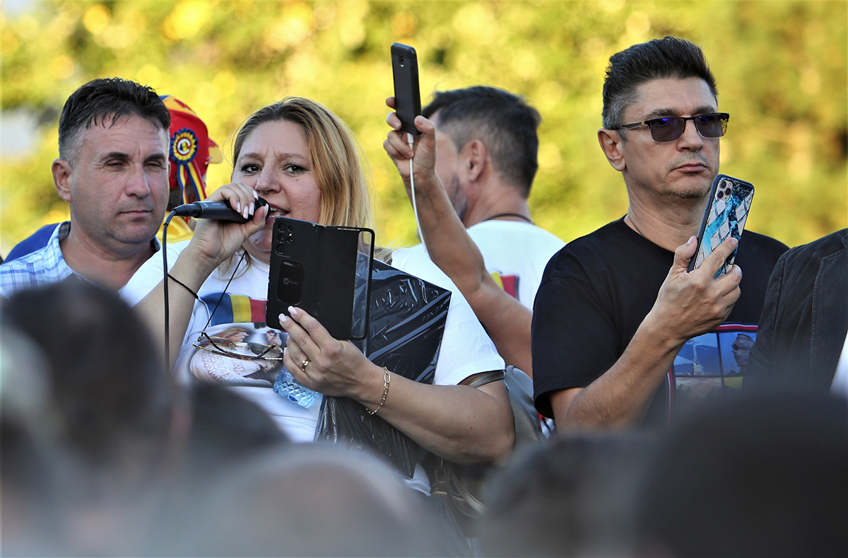 George Simion și Diana Șoșoacă s-au certat pe protestul din Piața Victoriei. Senatoarea a virat de la „Bine ați venit, fraților!”, la „Trădătorule, ți-ai bătut joc de AUR!”