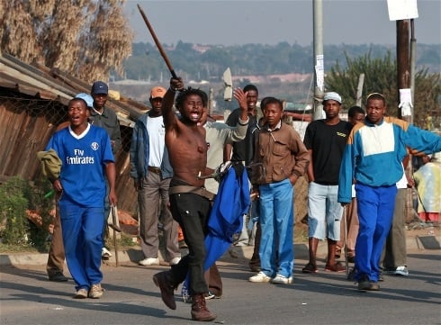 South African anti-immigrant agitators bypass local authorities to conduct door-to-door evictions