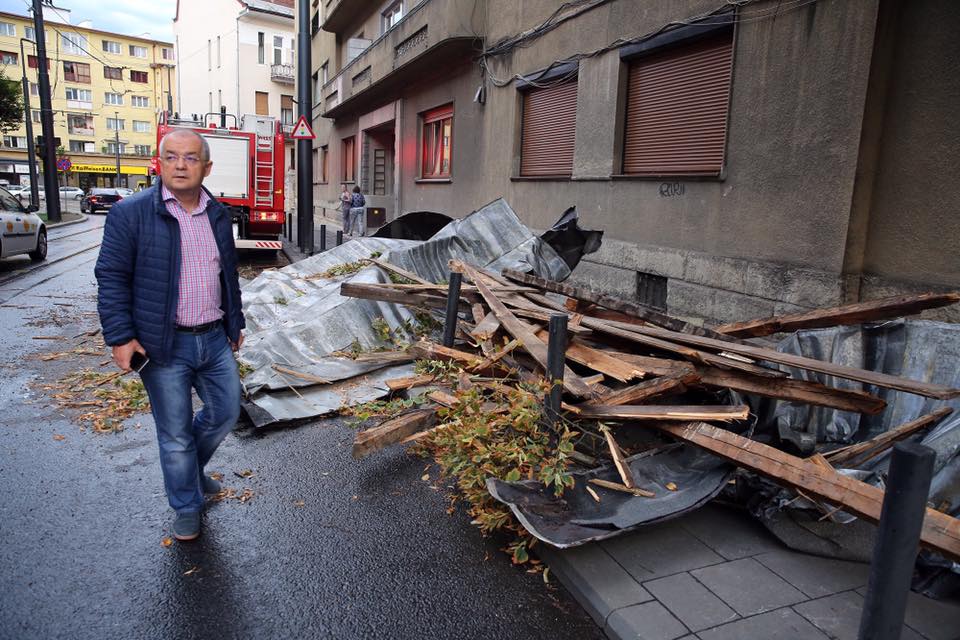 FOTO & VIDEO | Prăpăd după furtună în Cluj. Imaginile dezastrului, publicate de primarul Emil Boc