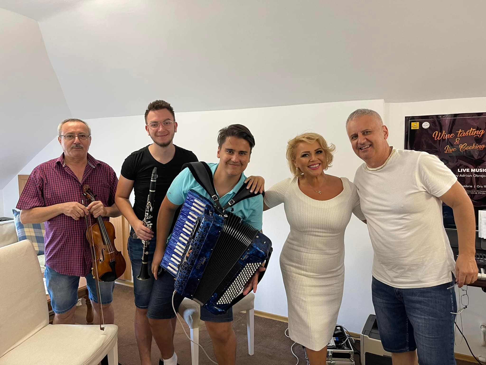 Cornelia Rednic mănâncă ciocolată fără să se îngrașe. Care este trucul cântăreței de muzică populară. „Automat creierul nostru primește informația”