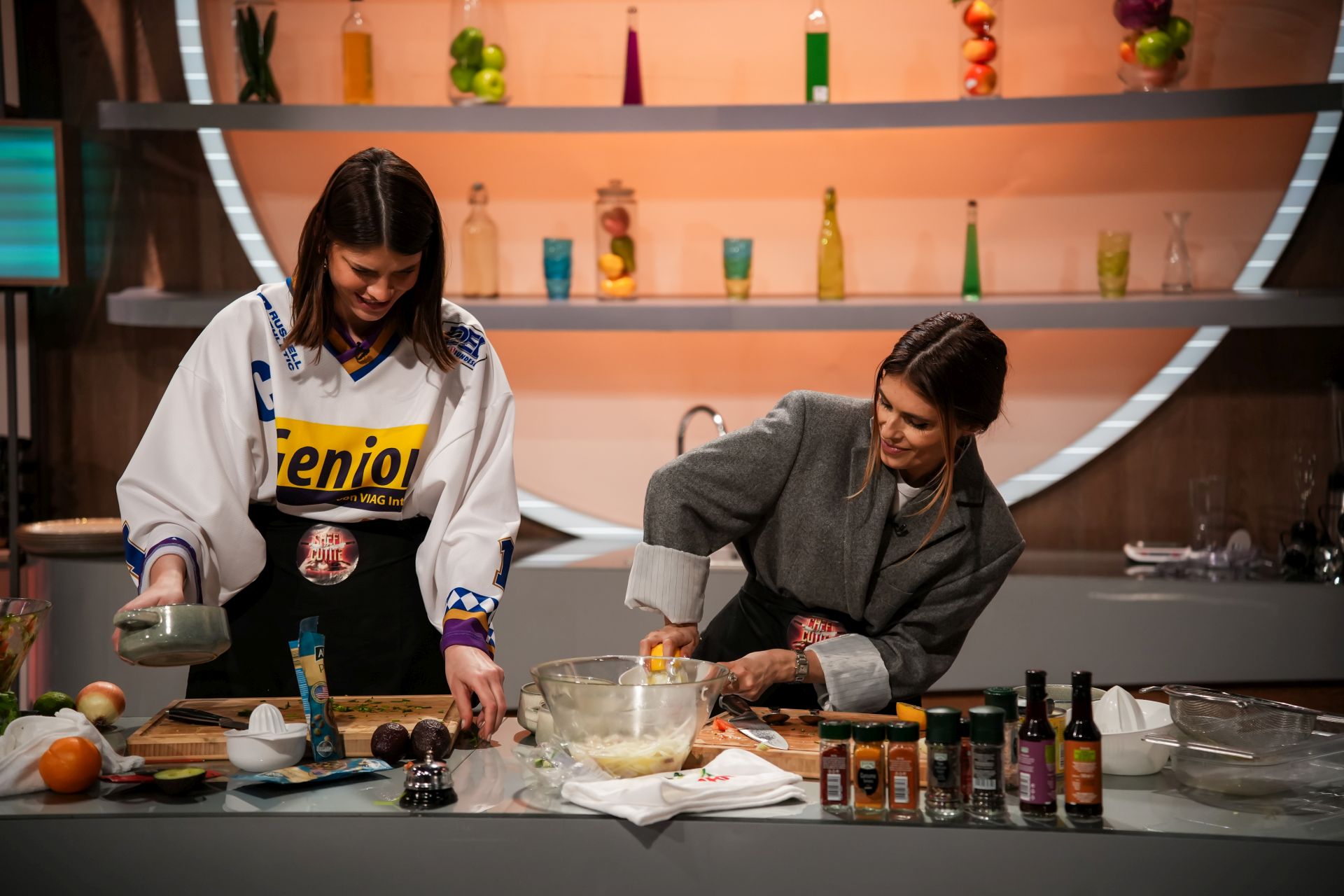 Alexia și Aris Eram vin la „Chefi la cuțite”. Copiii Andreei Esca vor să-i impresioneze pe jurați cu preparatul lor