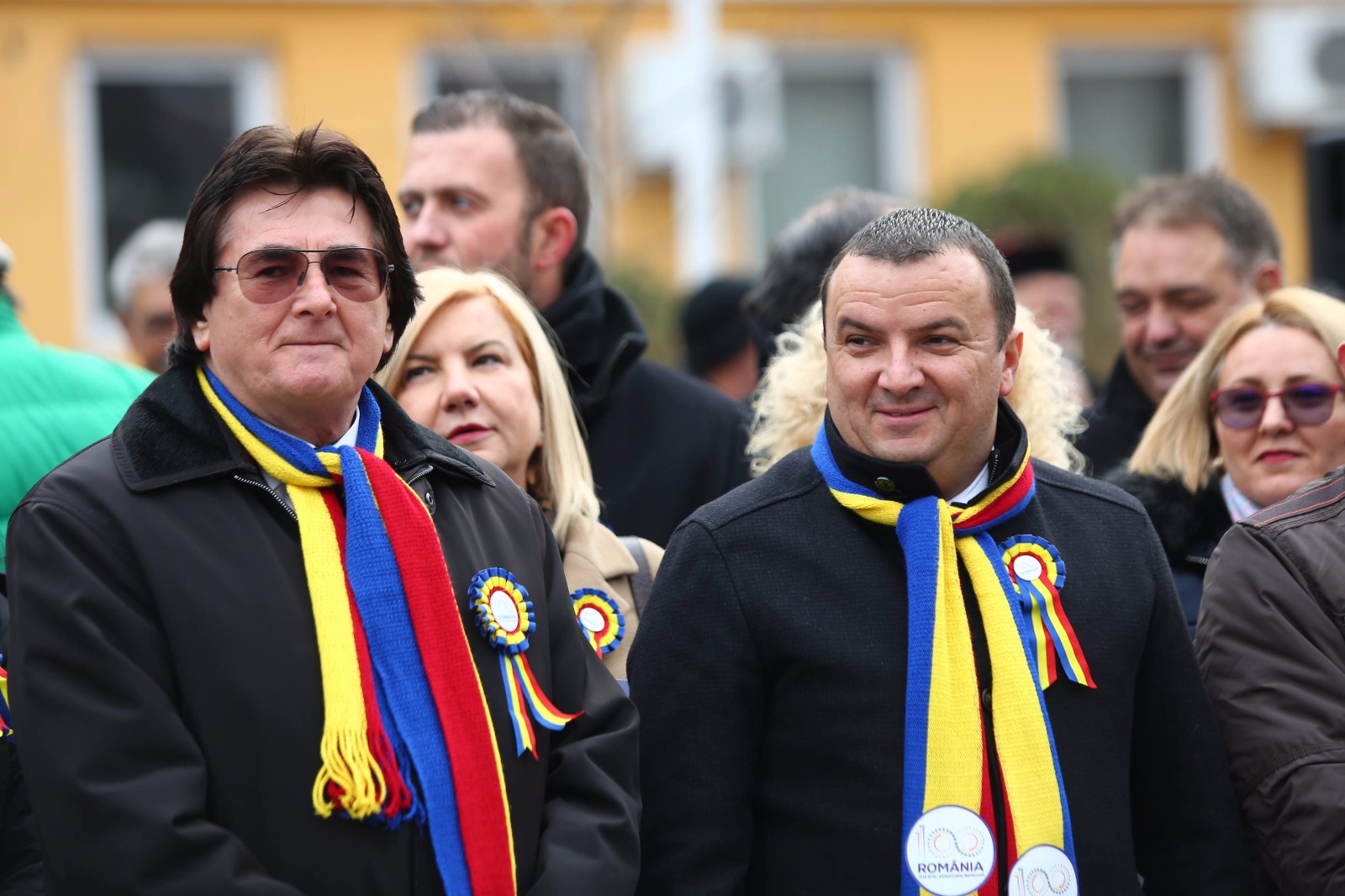 GALERIE FOTO/ Mii de timișoreni au înfruntat frigul să vadă parada militară. Și aici oamenii au huiduit discursul transmis de Viorica Dăncilă