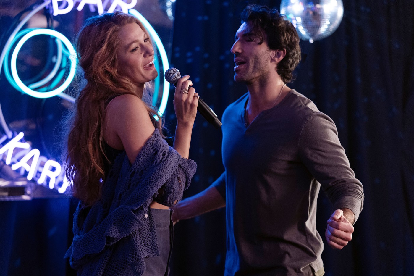 Blake Lively îl acuză de hărțuire sexuală și defăimare pe Justin Baldoni, colegul ei din filmul „It Ends with Us”. Cum se apără actorul