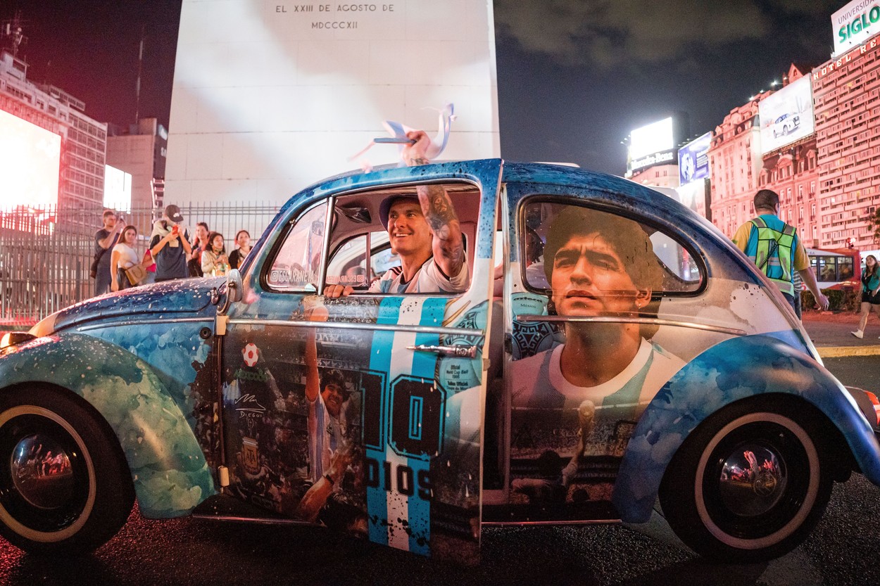 Spectacol pe străzile din Buenos Aires. Fanii s-au adunat în centru și așteaptă trofeul, după 36 de ani