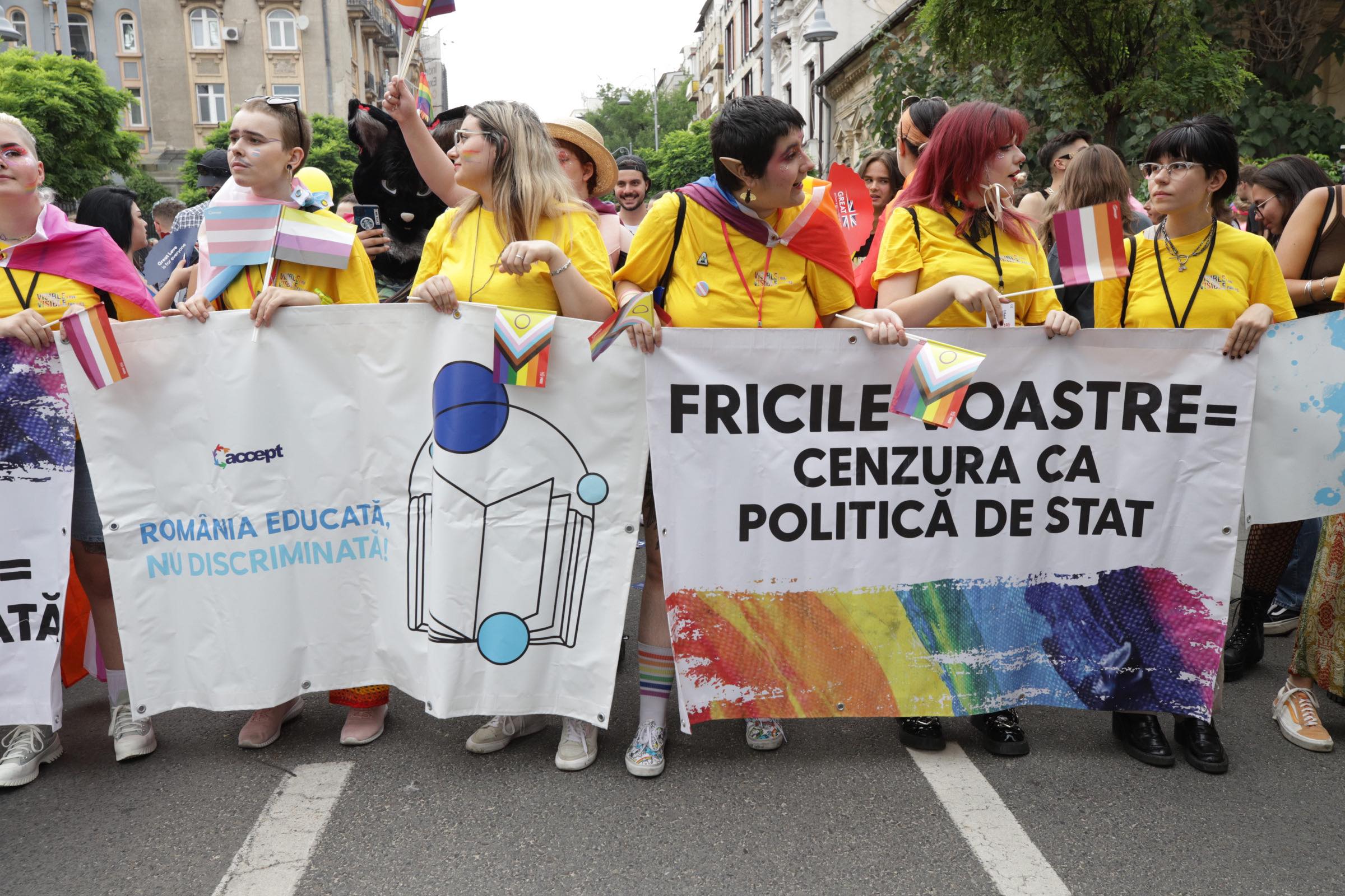 Aproape 25.000 de oameni au participat la Bucharest Pride, la câteva ore după ce 150 de persoane au luat parte la „Marșul normalității”