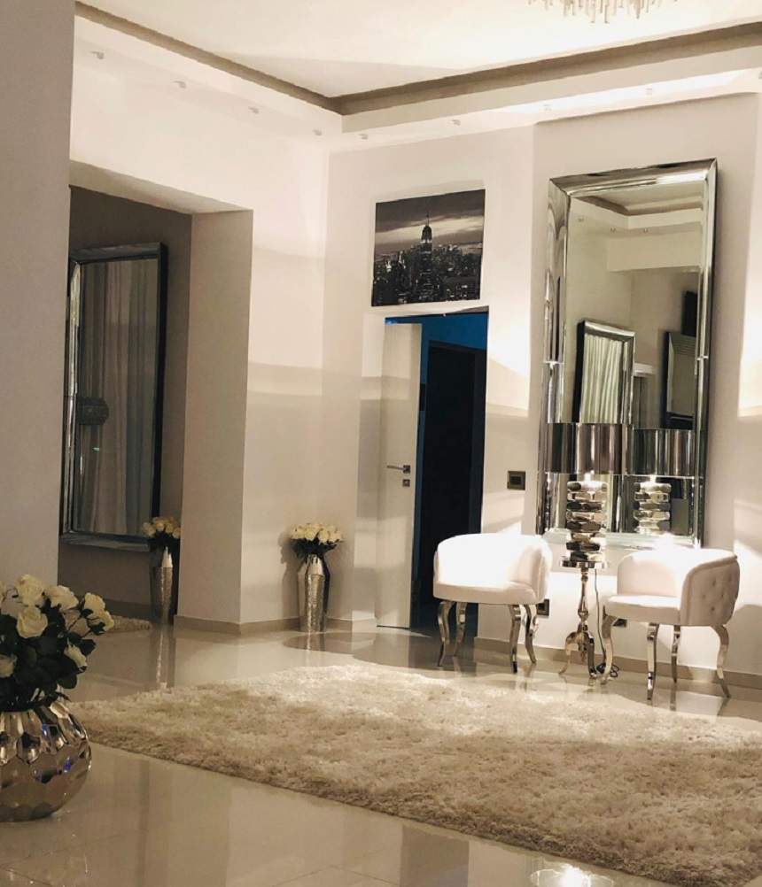 Imagini cu bradul de Crăciun al Oanei Zăvoranu. Cum arată casa actriței, plină de oglinzi și obiecte strălucitoare