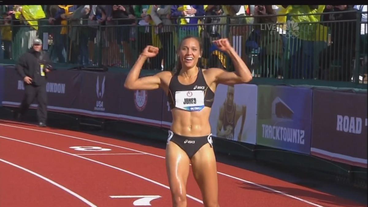 Lolo Jones, virgina care stă lipită de rețelele de socializare / GALERIE FOTO