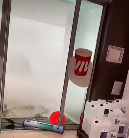 Furtuna a făcut ravagii în Otopeni. Imagini incredibile dintr-o benzinărie: „În viața mea n-am văzut așa ceva”