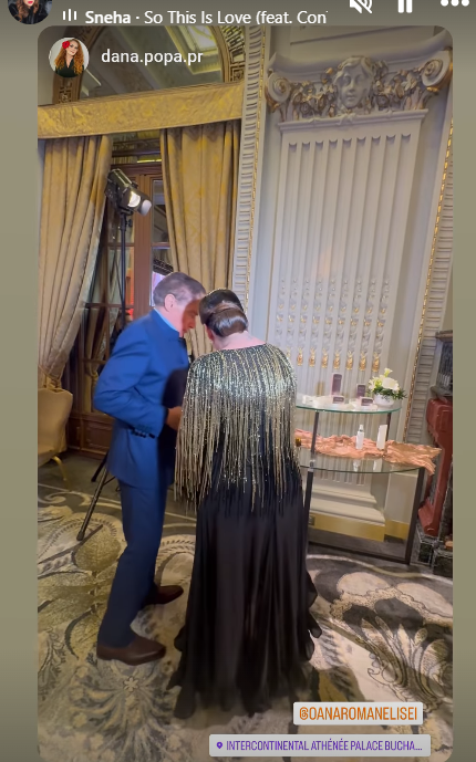 Imagini de la aniversarea Oanei Roman. Tatăl ei, Petre Roman, a fost prezent la tăierea tortului. Moment emoționant cu cei doi