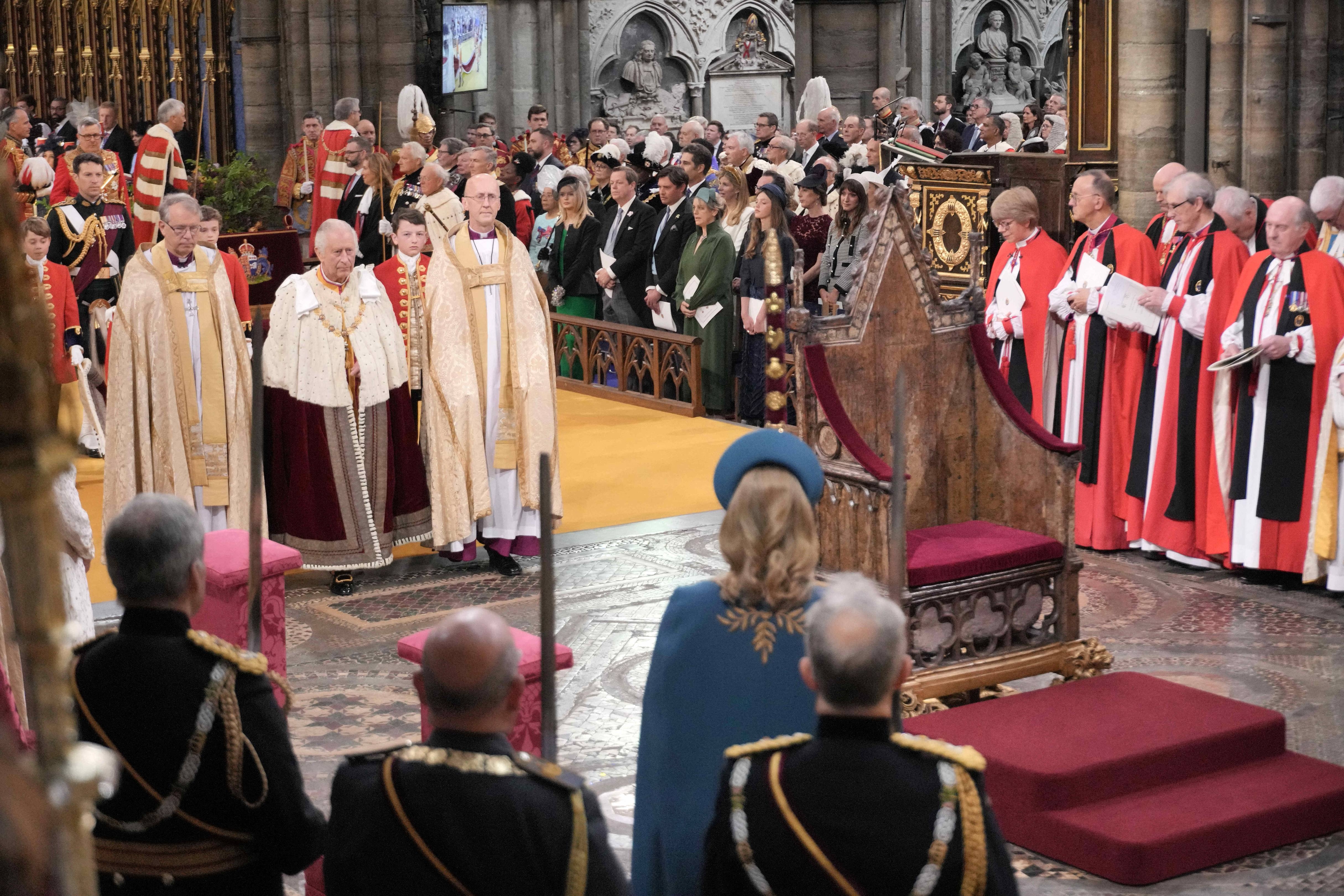 Charles și Camilla, încoronați rege și regină ai Marii Britanii. Ceremoniile s-au încheiat cu salutul de la balconul Palatului Buckingham