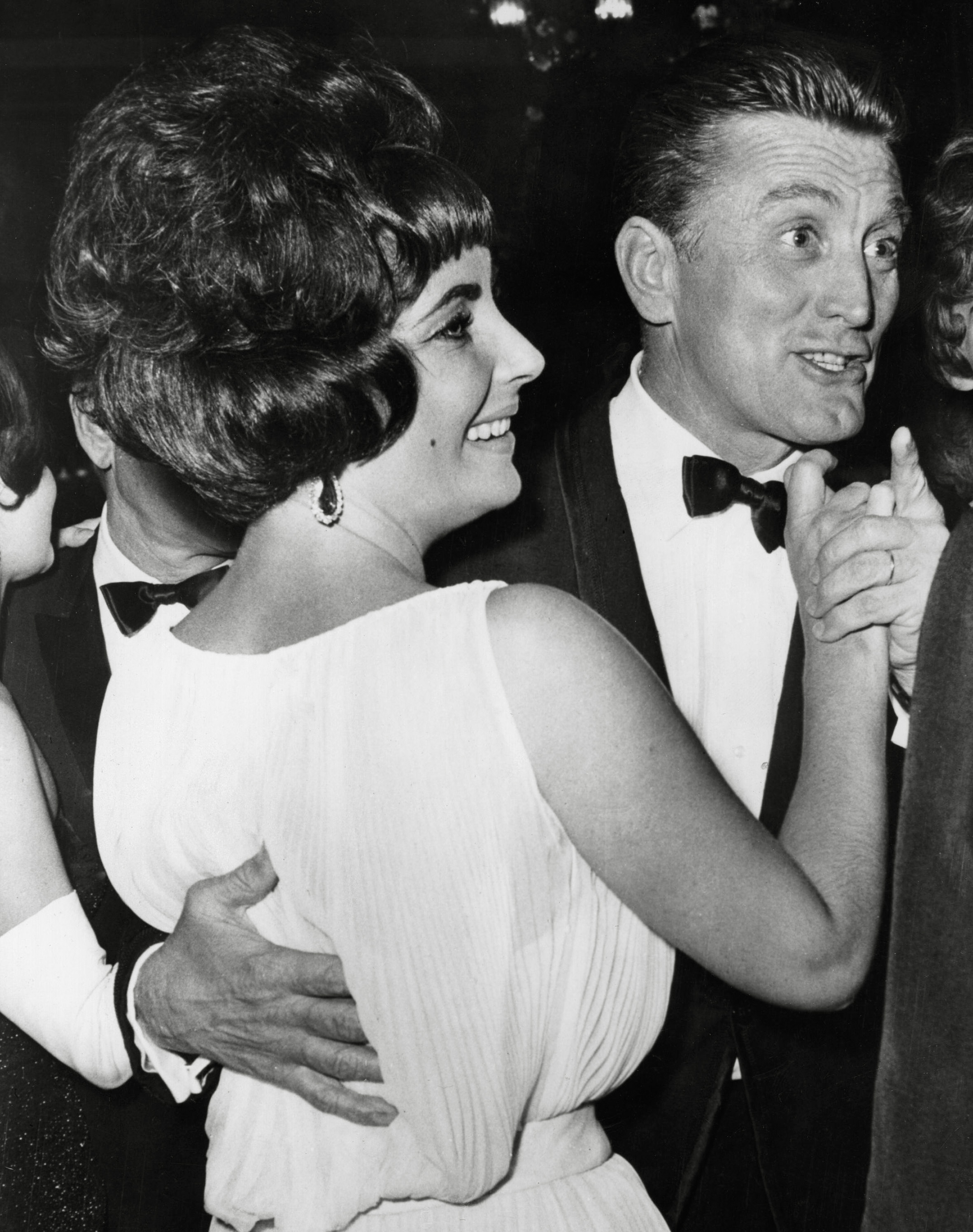 Actorul Kirk Douglas a murit la 103 ani. Mesajul transmis de fiul său, Michael Douglas