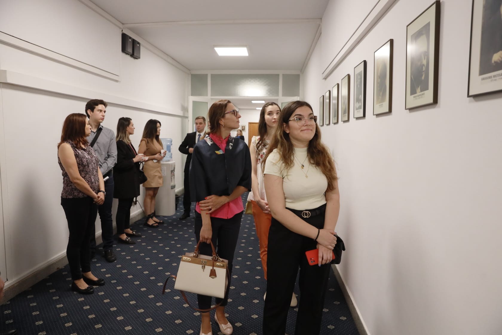 Ziua Porților Deschise la MAE, după aproape 10 ani. Cum arată biroul ministrului Bogdan Aurescu și câte persoane au vizitat clădirea
