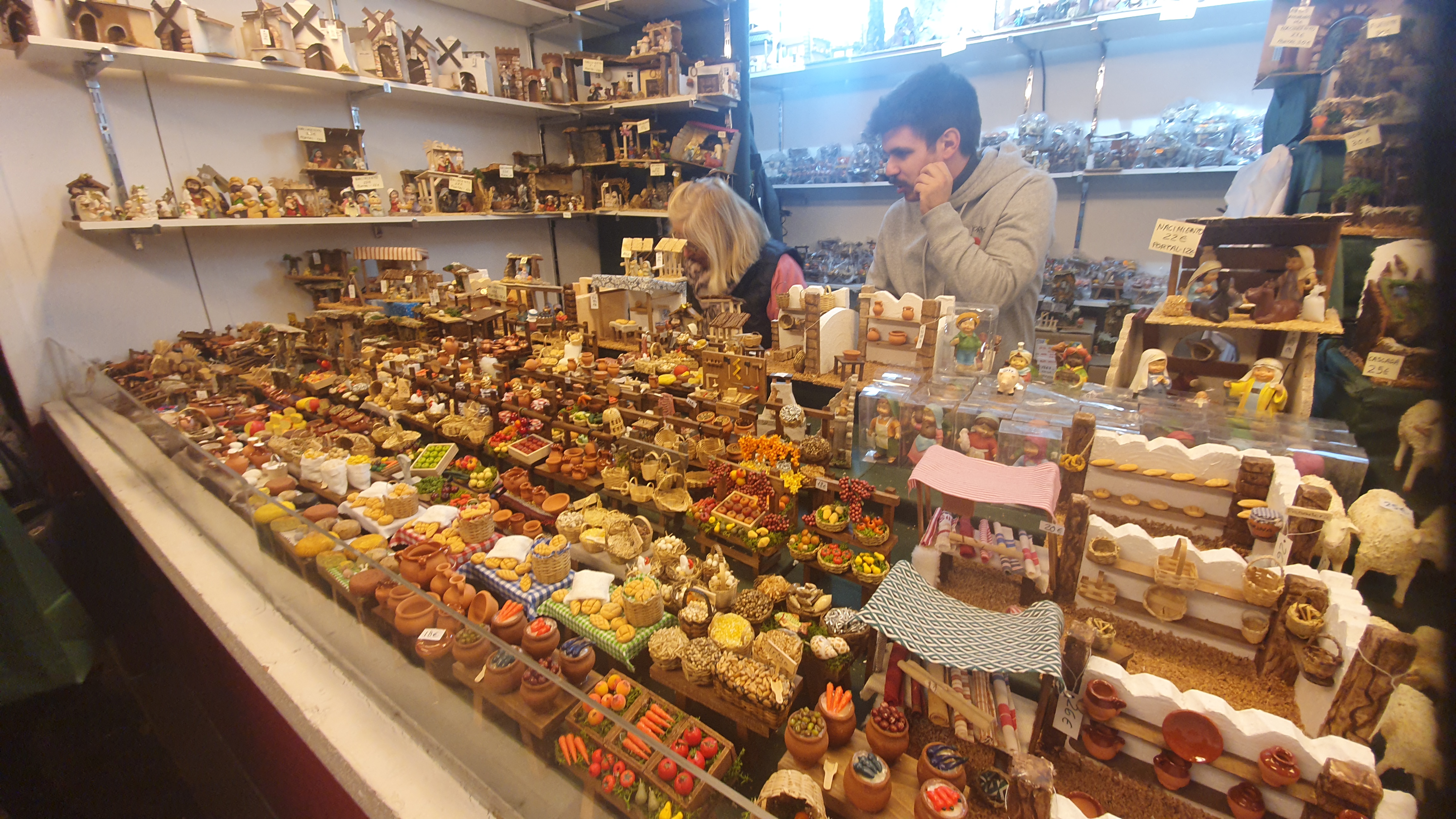 Sărbătorile de iarnă la Madrid. Explozia culinară din capitala Spaniei. Cât costă o porție de fructe de mare sau un pahar de vin în Mercado de San Miguel