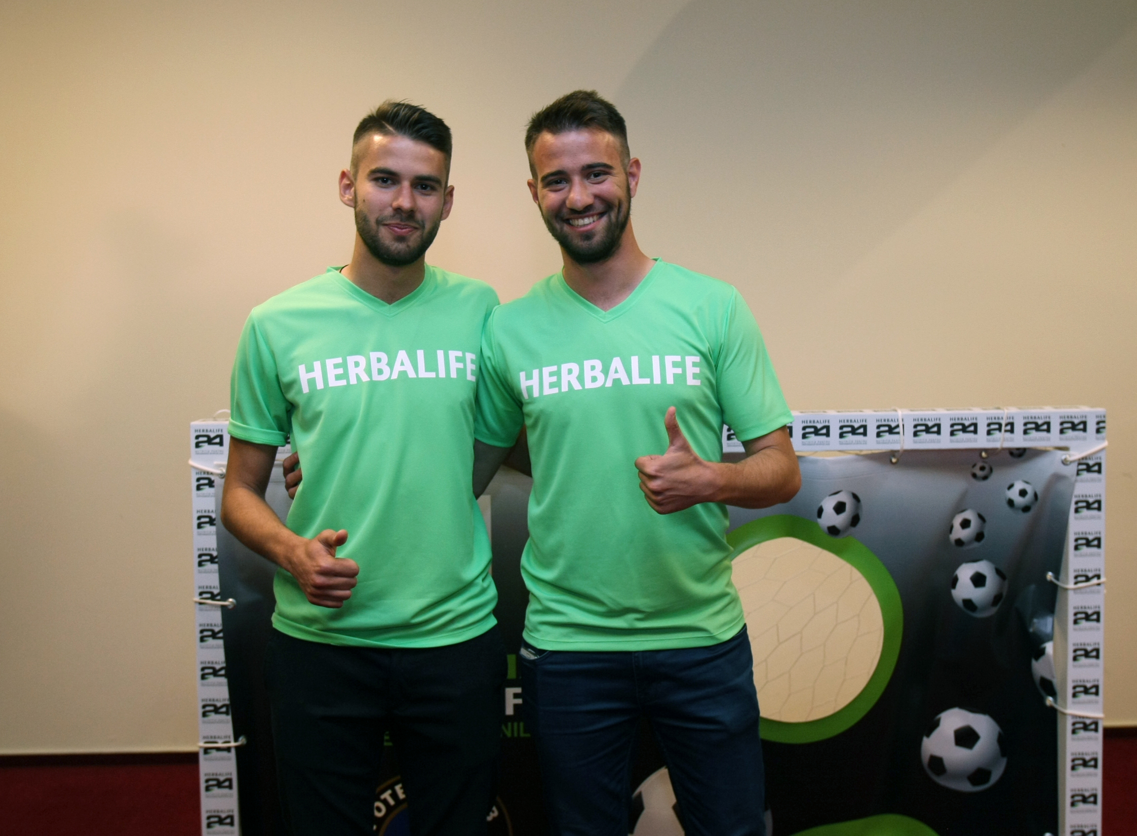 Bogdan Țâru, omul lui Hagi, își face reclamă: ”N-am vicii!” Dar are tatuaj a la Beckham / FOTO