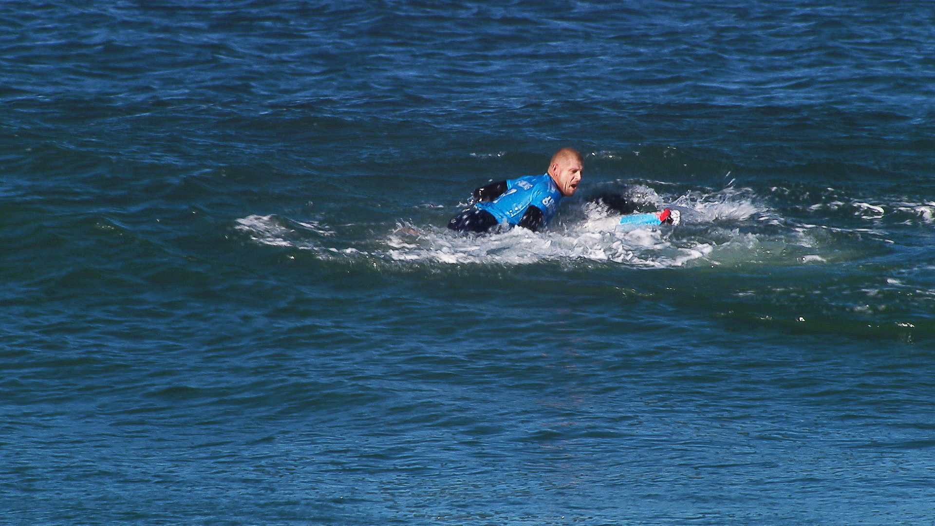 Un campion mondial la surf a fost atacat de un rechin | GALERIE FOTO & VIDEO
