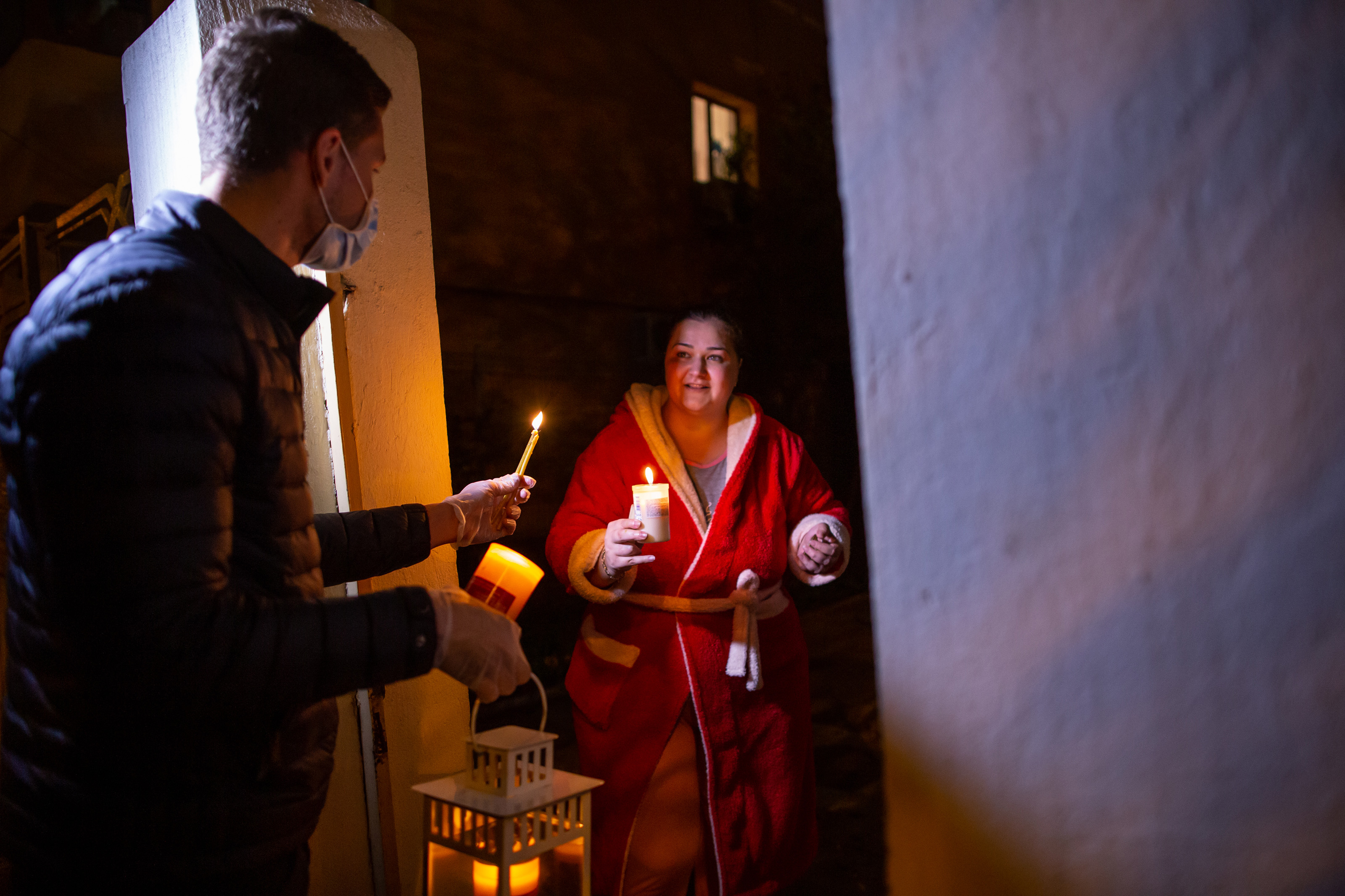 Se încheie o noapte și-o zi pe care ni le vom aminti mereu. Cele mai bune imagini cu Paștele 2020, de la fotoreporterii Libertatea