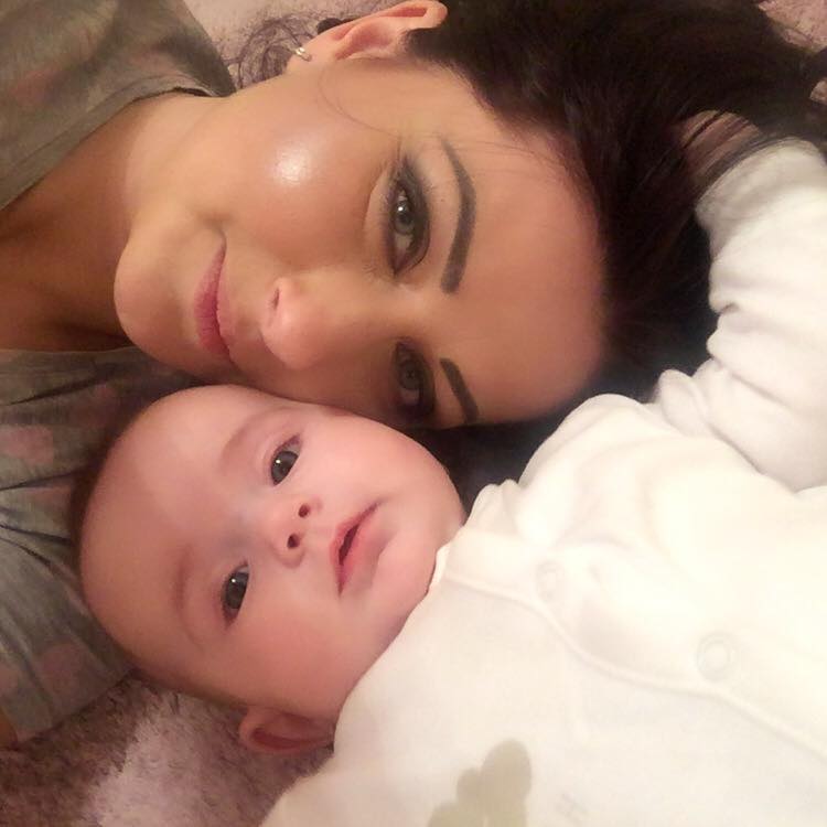 EXCLUSIV/Gabriela Cristea se-ntoarce la muncă, Tavi Clonda rămâne acasă cu bebelușa! “Nu suntem pregătiți să aducem bone în viața Victoriei”