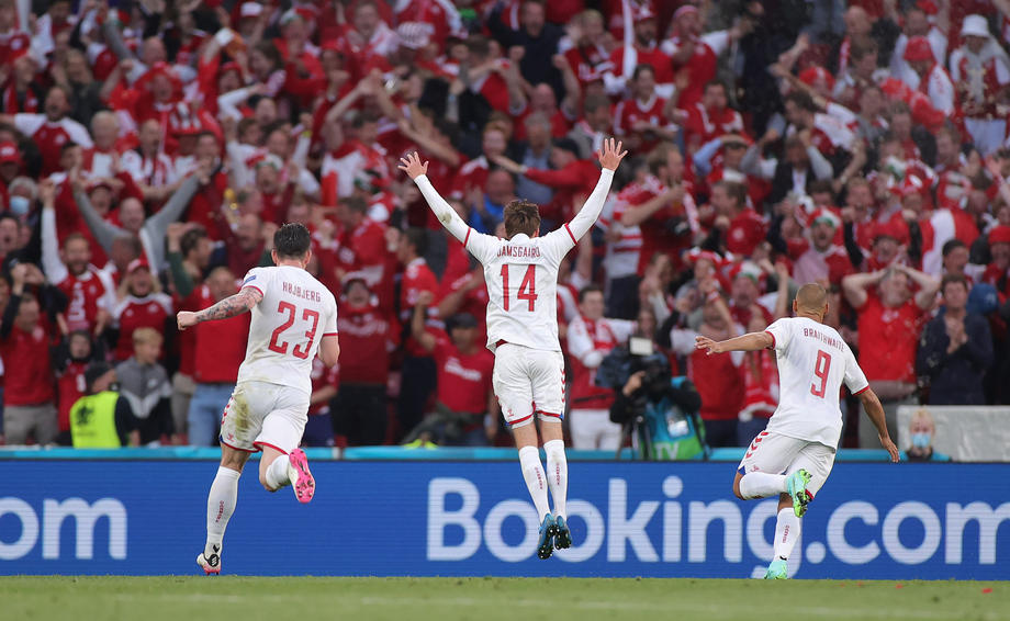 Danemarca s-a calificat în optimile Euro 2020, după o victorie clară în fața Rusiei. Cu inima pentru Eriksen
