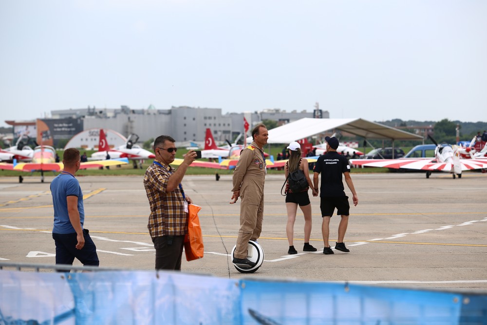 UPDATE. Programul BIAS 2018. Ce se întâmplă la show-ul aviatic cu 150 de aeronave şi peste 100 de piloţi şi paraşutişti din 13 ţări / FOTO&VIDEO