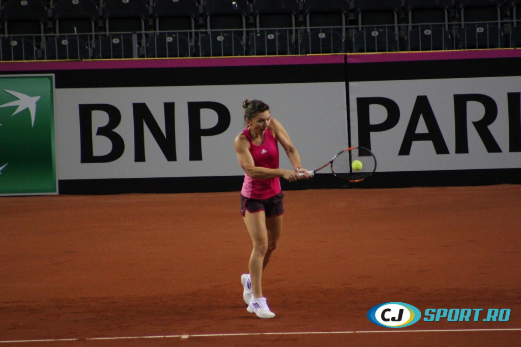 Fed Cup. Simona Halep a intrat în sală. Imagini de la primul antrenament al liderului României