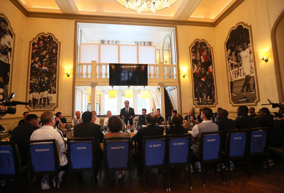 Euro 2016. Francezii au fost încurajați de președintele François Hollande, care i-a vizitat pe les Blues la Clairfontaine  GALERIE FOTO