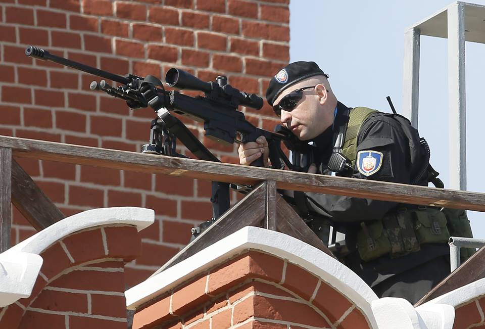 Cum arată arma cu lunetă care-l protejează pe Vladimir Putin. ORSIS T-500 e produsă în Rusia