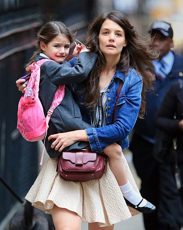 Suri Cruise, transformată total la 17 ani. Ce pensie alimentară plătește Tom Cruise pentru fiica lui