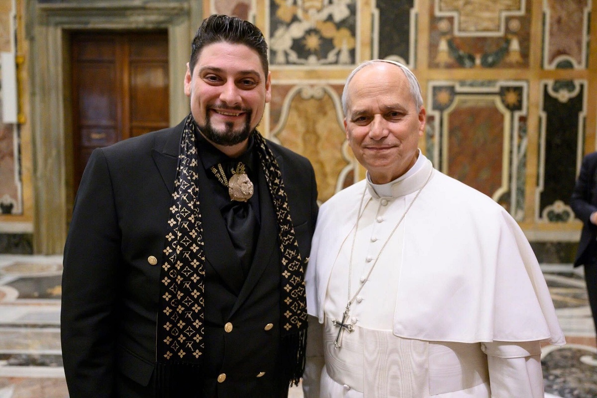 Tenorul român care l-a întâlnit pe Papa Leon. E solist al Operei Naționale București și artist renumit la nivel internațional