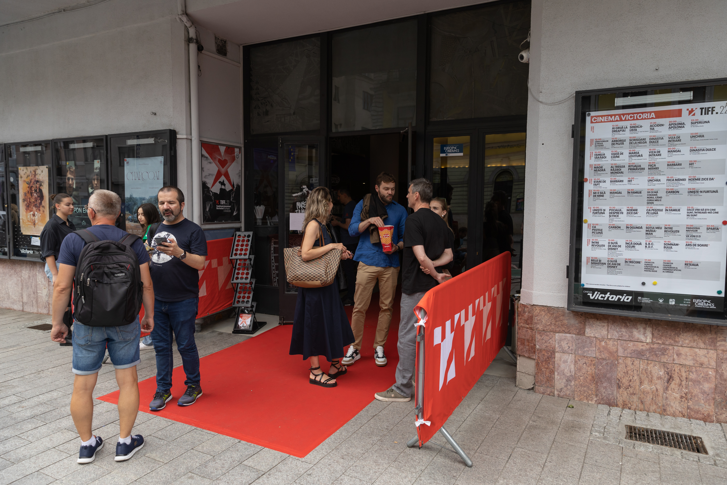 FOTOREPORTAJ Cum a fost la TIFF 2023: filme în ploaie, gropi și gulaș, la ultima aglomerație înainte de vacanță