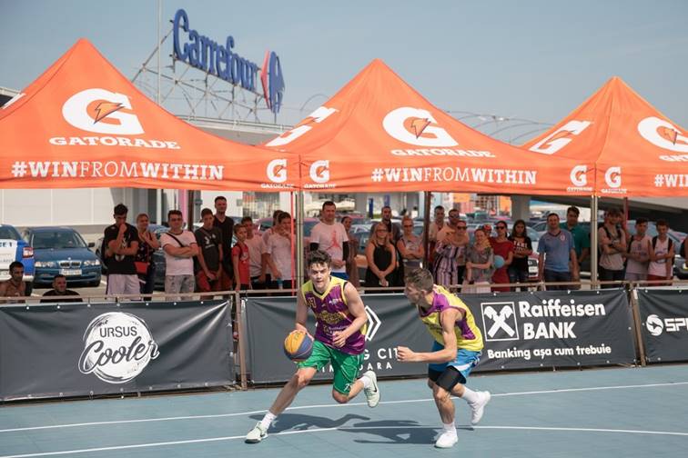 Leonard Doroftei a boxat cu mingea de baschet la turneul Sport Arena Streetball de la Ploiești