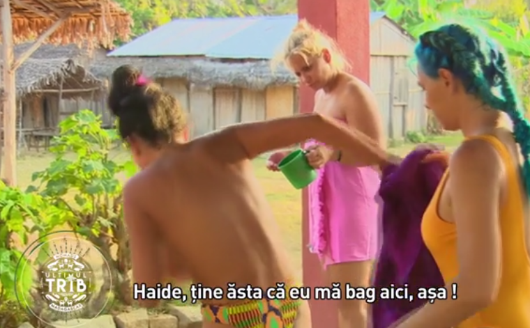 Daniela Crudu a făcut baie topless, în fața colegilor, la Ultimul Trib. S-a spălat într-un lighean