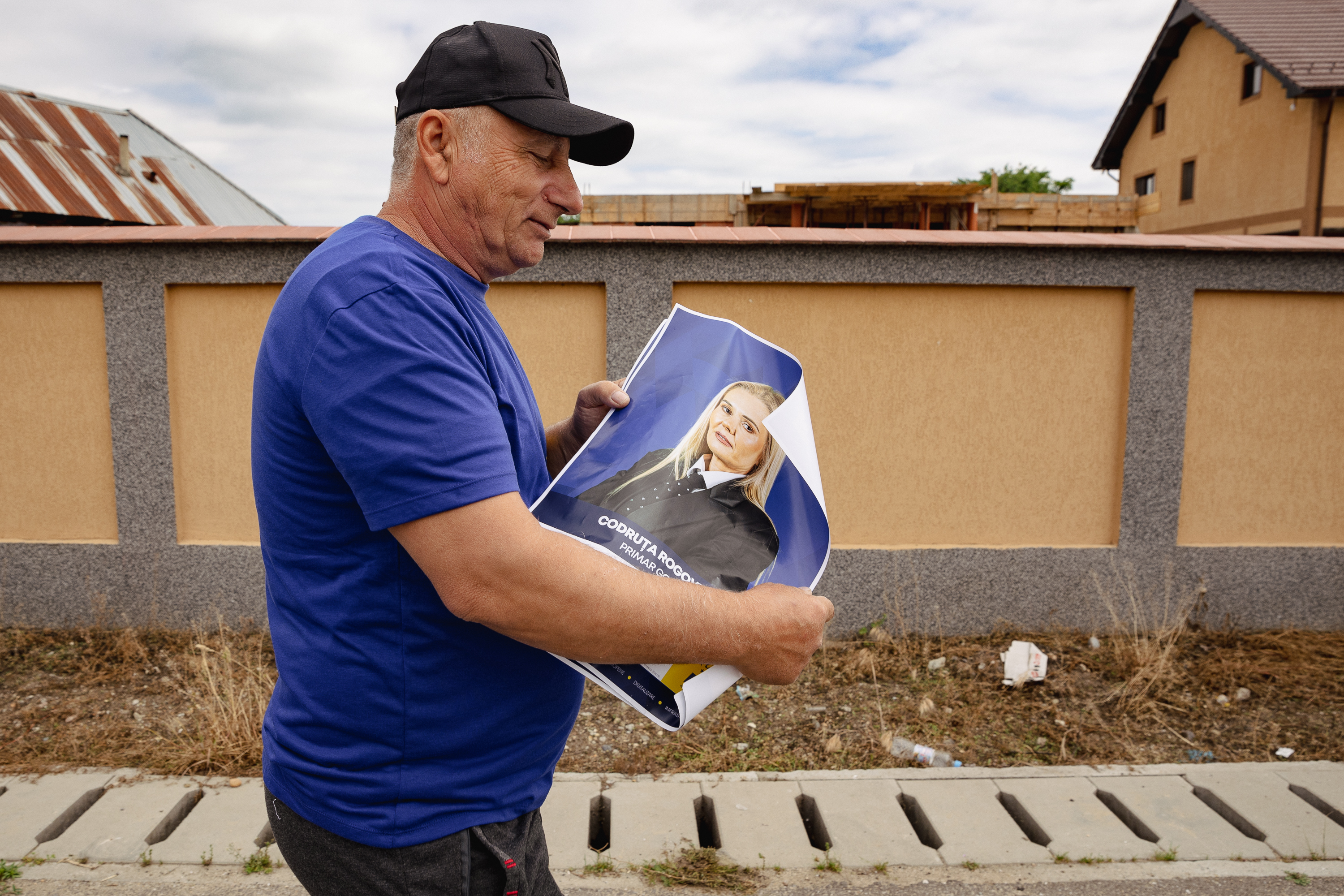REPORTAJ | Pulsul campaniei în comuna din Mehedinți unde doi foști soți candidează la primărie: „Să mai conducă și muierile! Că poate mai țin și cu muierile! Că oamenii nu țin decât cu oamenii!”