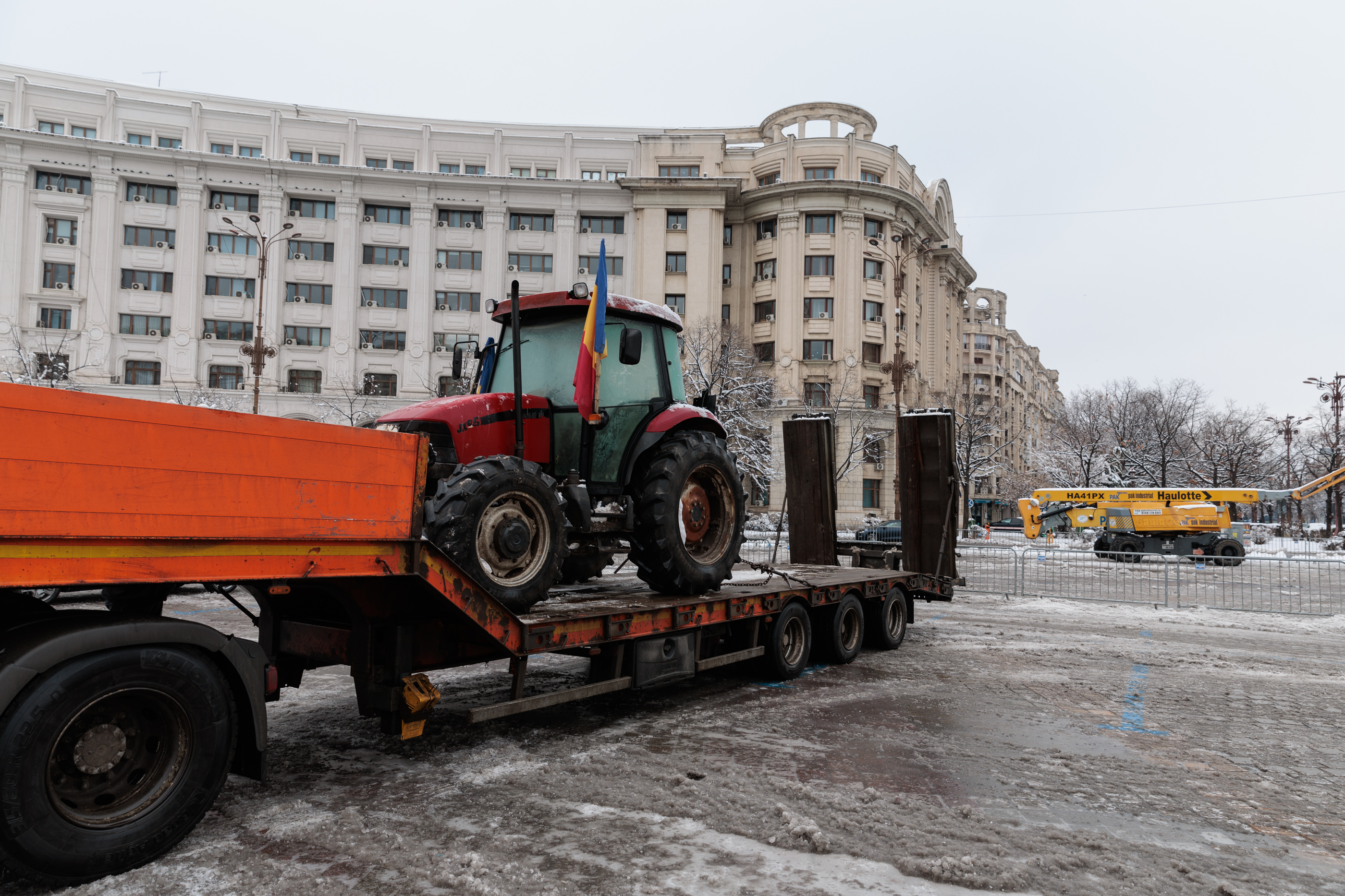 REPORTAJ. Ce nu s-a văzut la TV de la adevăratul protest al transportatorilor și fermierilor: „Ne învățăm copiii să plece în altă parte. Nu putem să-i condamnăm la sărăcie”