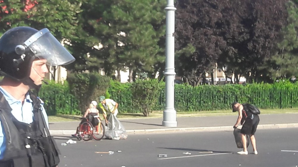 UPDATE. Război de stradă între jandarmi și huligani, în Piața Victoriei. 452 de persoane rănite / VIDEO&FOTO