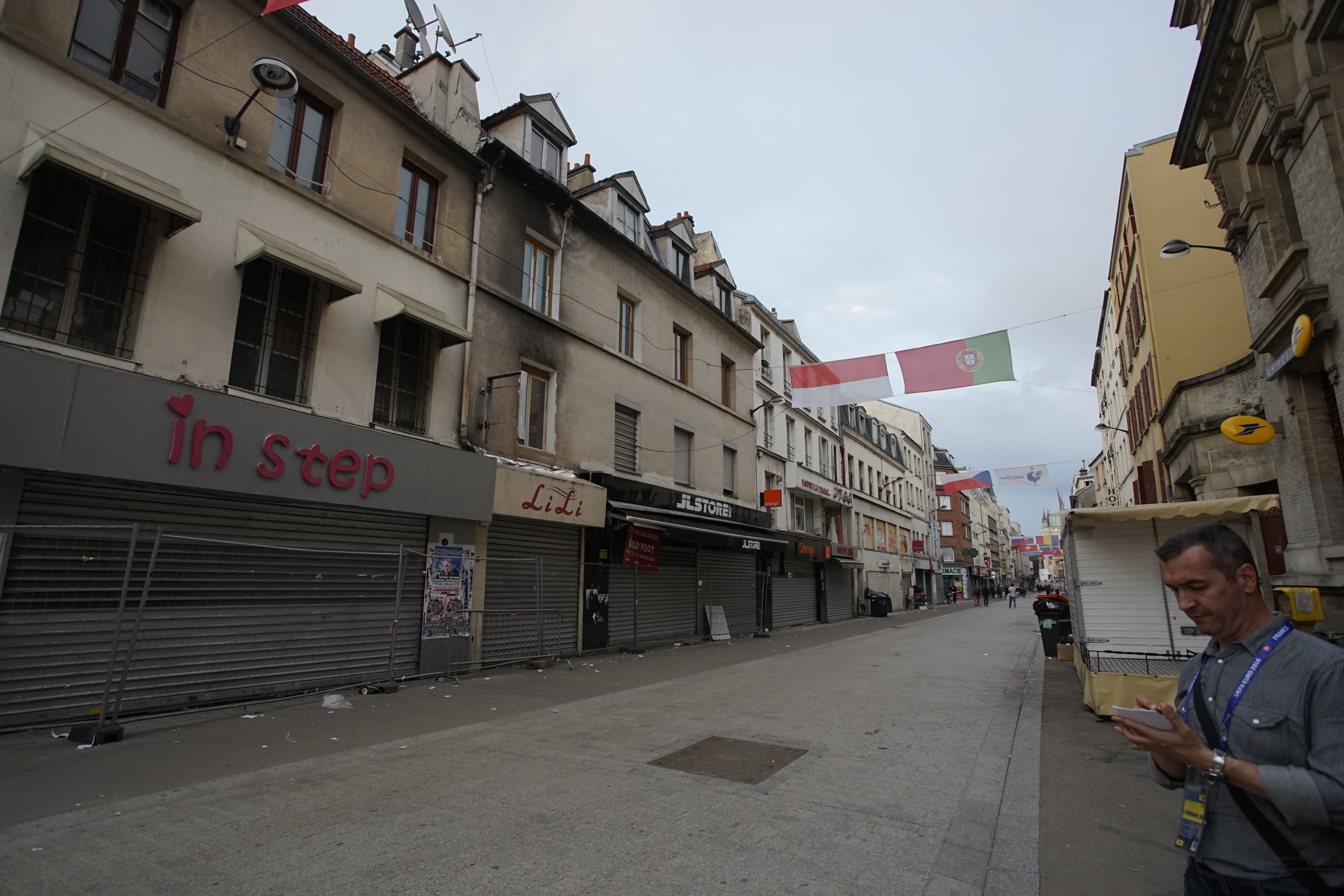 Euro 2016. Reportaj din infernul de la Saint-Denis. Vineri jucăm aici, pe Stade de France, cu gazdele! ”Explodează câte o bombă la două săptămâni și se trage cu Kalașnikovul” EXCLUSIV&FOTO