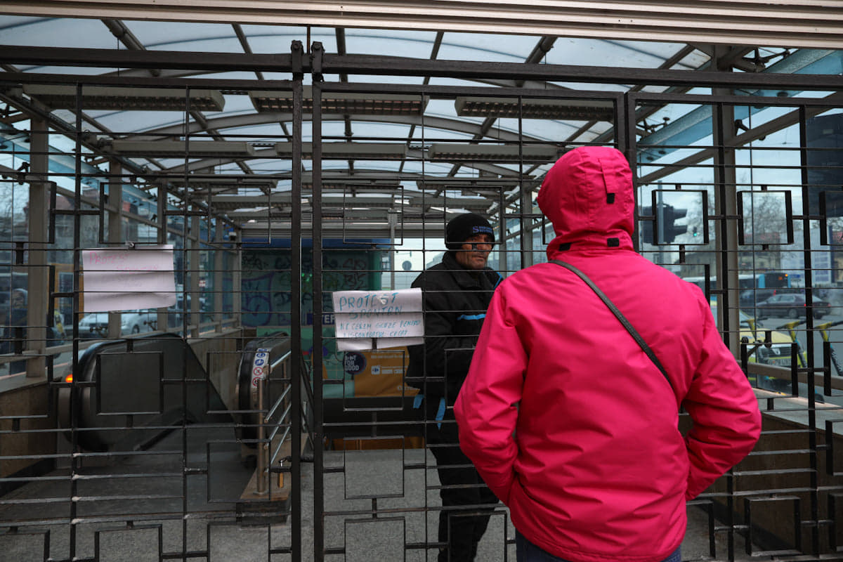 Circulaţia metrourilor, blocată din cauza protestului spontan al sindicaliștilor. Ministrul Transporturilor anunță că a depus plângere penală la DNA împotriva celor responsabili