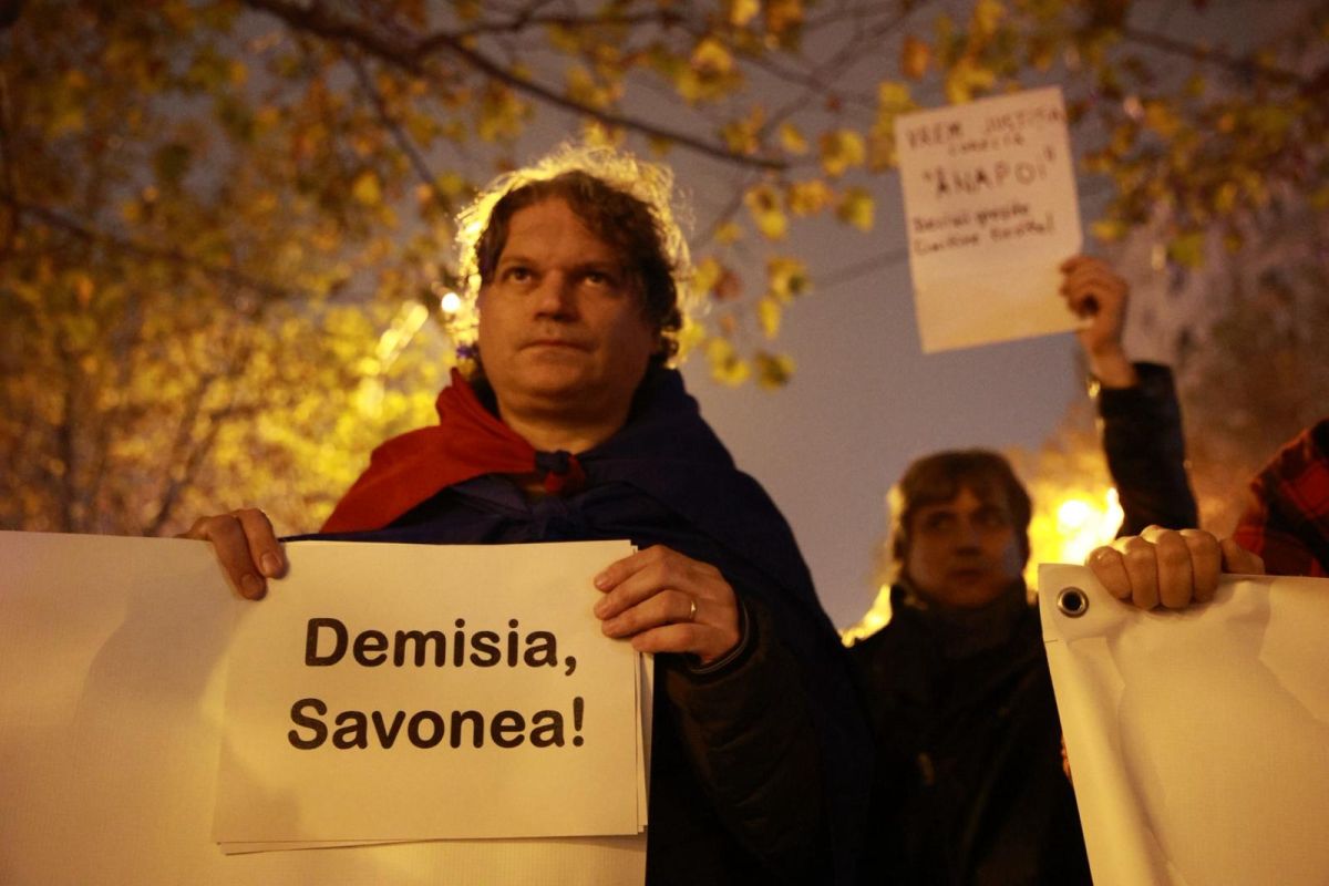Protest în fața CSM după valul de infractori eliberați: „Pentru furt, abuz și mită vine Lia și te-achită”