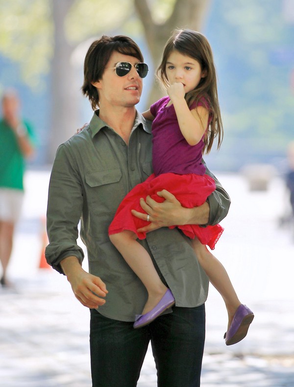 Suri Cruise, transformată total la 17 ani. Ce pensie alimentară plătește Tom Cruise pentru fiica lui